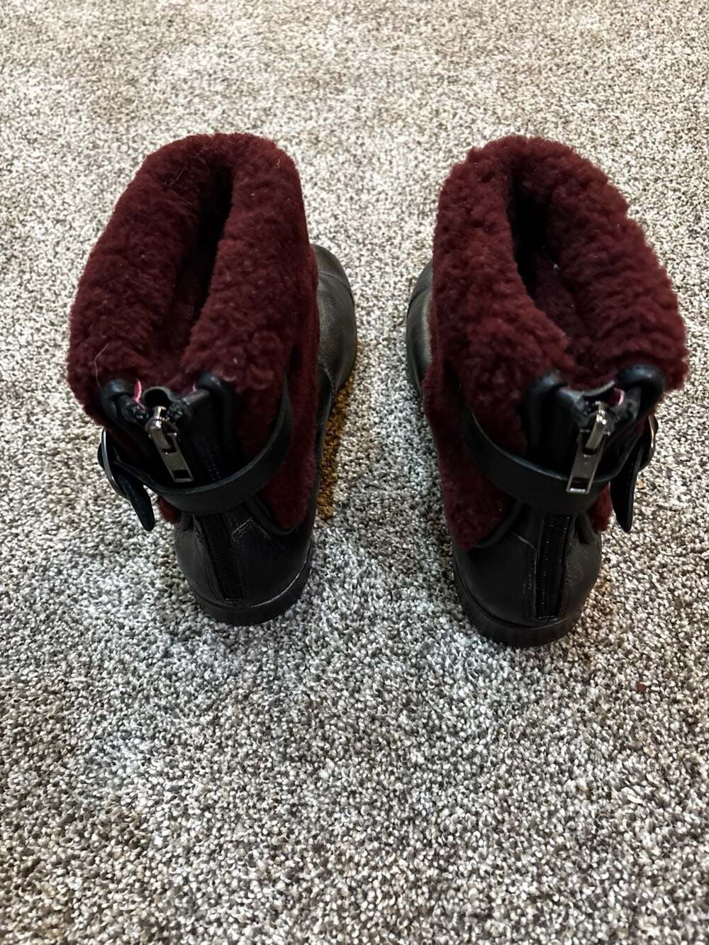 UGG Australia Black Leather Shearling Cuff Ankle Boots Women's Size 8.5 - Picture 5 of 7
